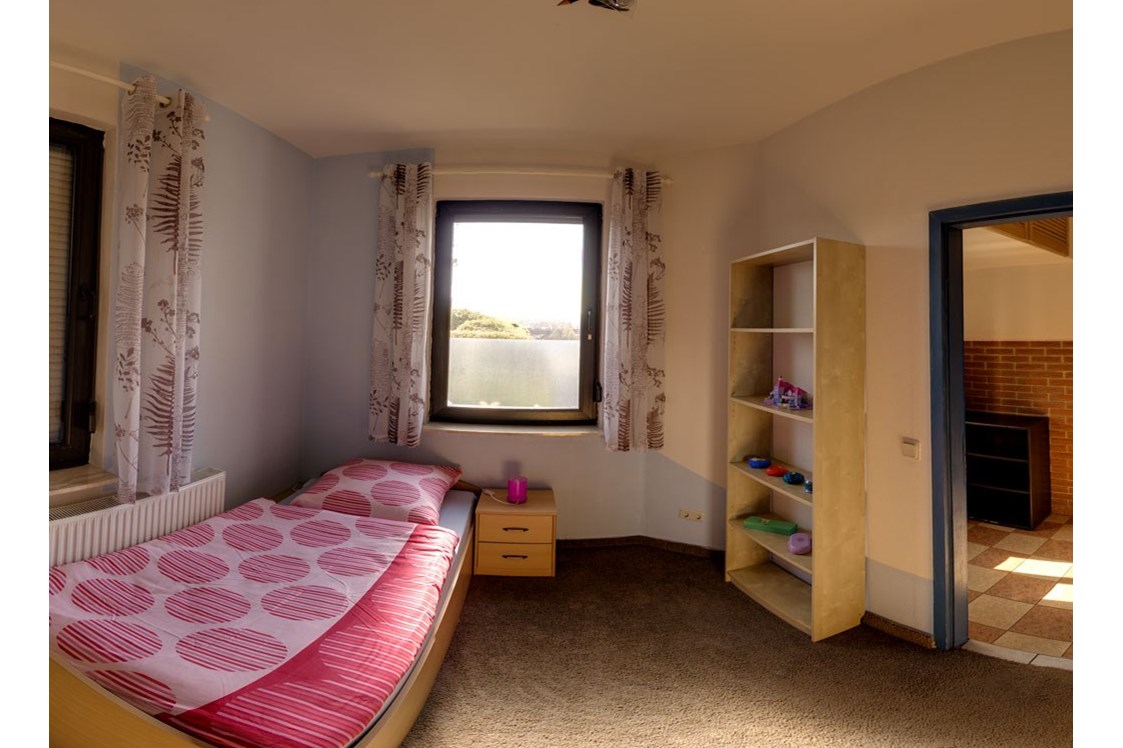 Monteurzimmer: Das 2. Schlafzimmer mit Einzelbett - Ferienwohnung Wanderurlaub in Schmalkalden