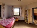 Monteurzimmer: Das 2. Schlafzimmer mit Einzelbett - Ferienwohnung Wanderurlaub in Schmalkalden