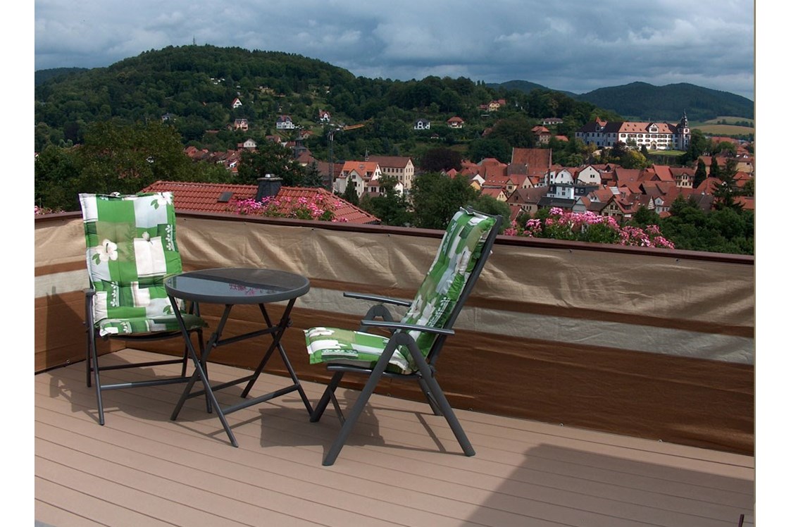 Monteurzimmer: Der herrliche Panoramablick von der Dachterrasse (von außen über stabile Stahltreppe begehbar) - Ferienwohnung Wanderurlaub in Schmalkalden