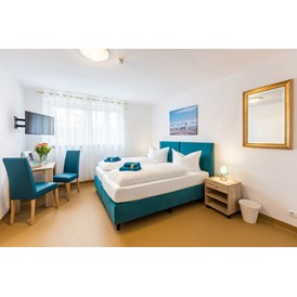 Monteurzimmer: Doppelzimmer mit King-Size Bett 30 cm hohe Boxspringmatratze
 - Hotel Ludwig