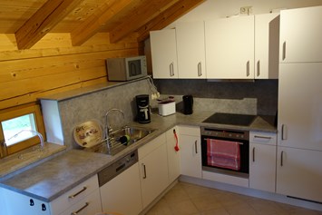 Monteurzimmer: Küche obere Wohnung mit Essplatz - Haus am Hof