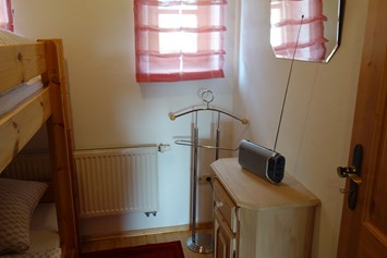Monteurzimmer: kleines Schlafzimmer obere Wohnung - Haus am Hof