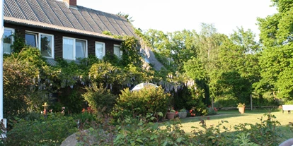 Monteurwohnung - Kaffeemaschine - Schleswig-Holstein - Gartenansicht - Ferienhof Lohse