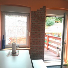 Monteurzimmer: Küche mit Balkon  - Ferienwohnung Sylvia