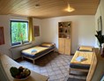 Monteurzimmer: Dieses Zimmer ist ruhig zum Garten gerichtet und kann auch als Doppelbett etabliert werden - DG Gartenzimmer Mittte