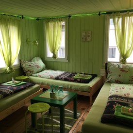 Monteurzimmer: Dreibettzimmer mit Seesicht, 3. Stock - Color Dream Rooms Homestay 