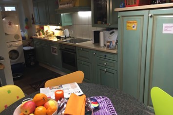 Monteurzimmer: Küche, 1 OG. - Color Dream Rooms Homestay 