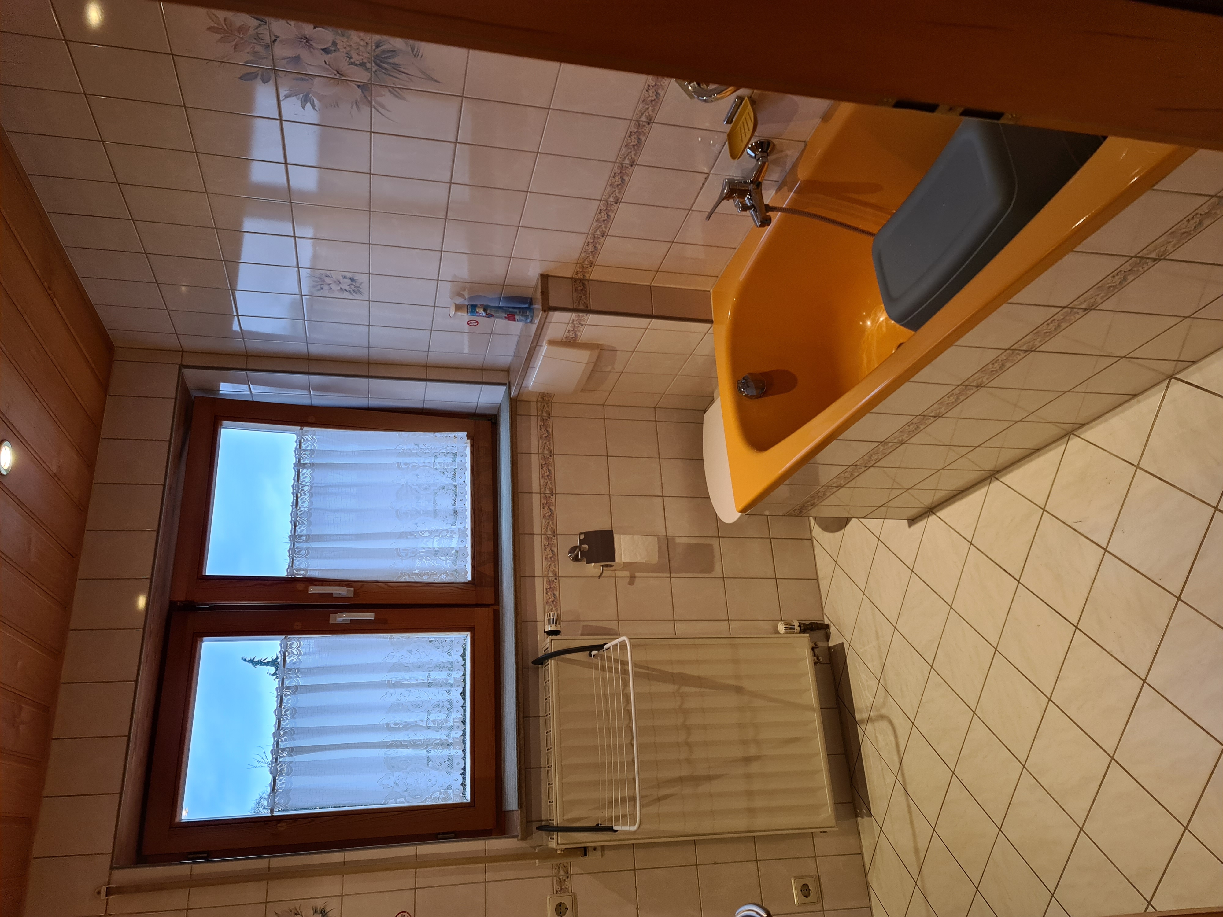 Monteurzimmer: Moderne behagliche Monteurwohnung mit Wäscheservice