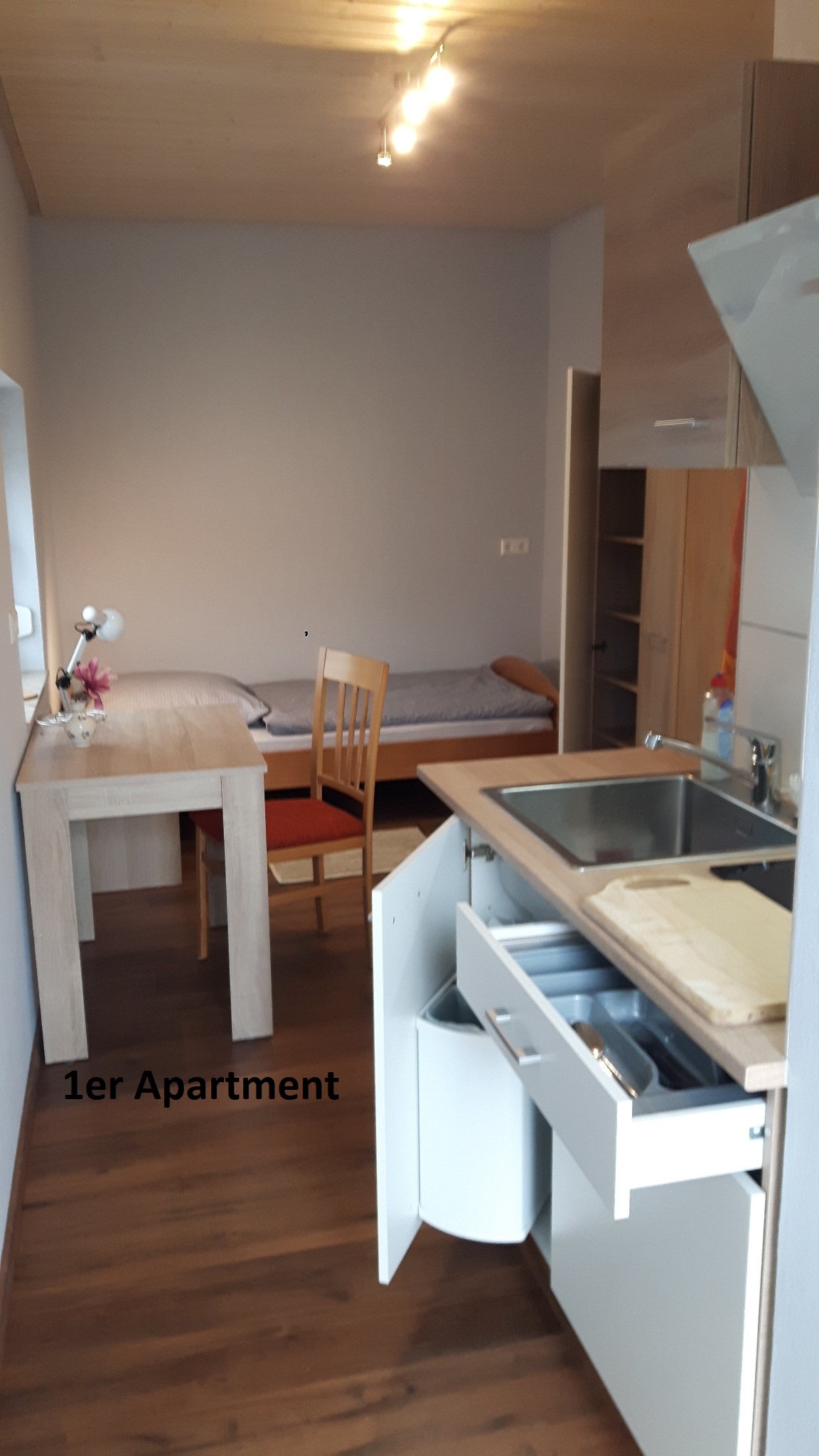 Monteurzimmer: Moderne behagliche Monteurwohnung mit Wäscheservice