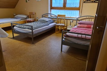 Monteurzimmer: Moderne und saubere Wohnung für 6-10 Personen 2Bäder Wlan