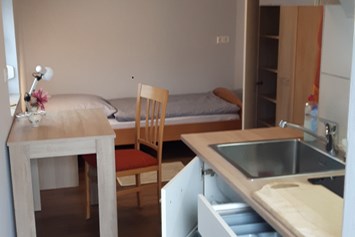 Monteurzimmer: Moderne und saubere Wohnung für 6-10 Personen 2Bäder Wlan