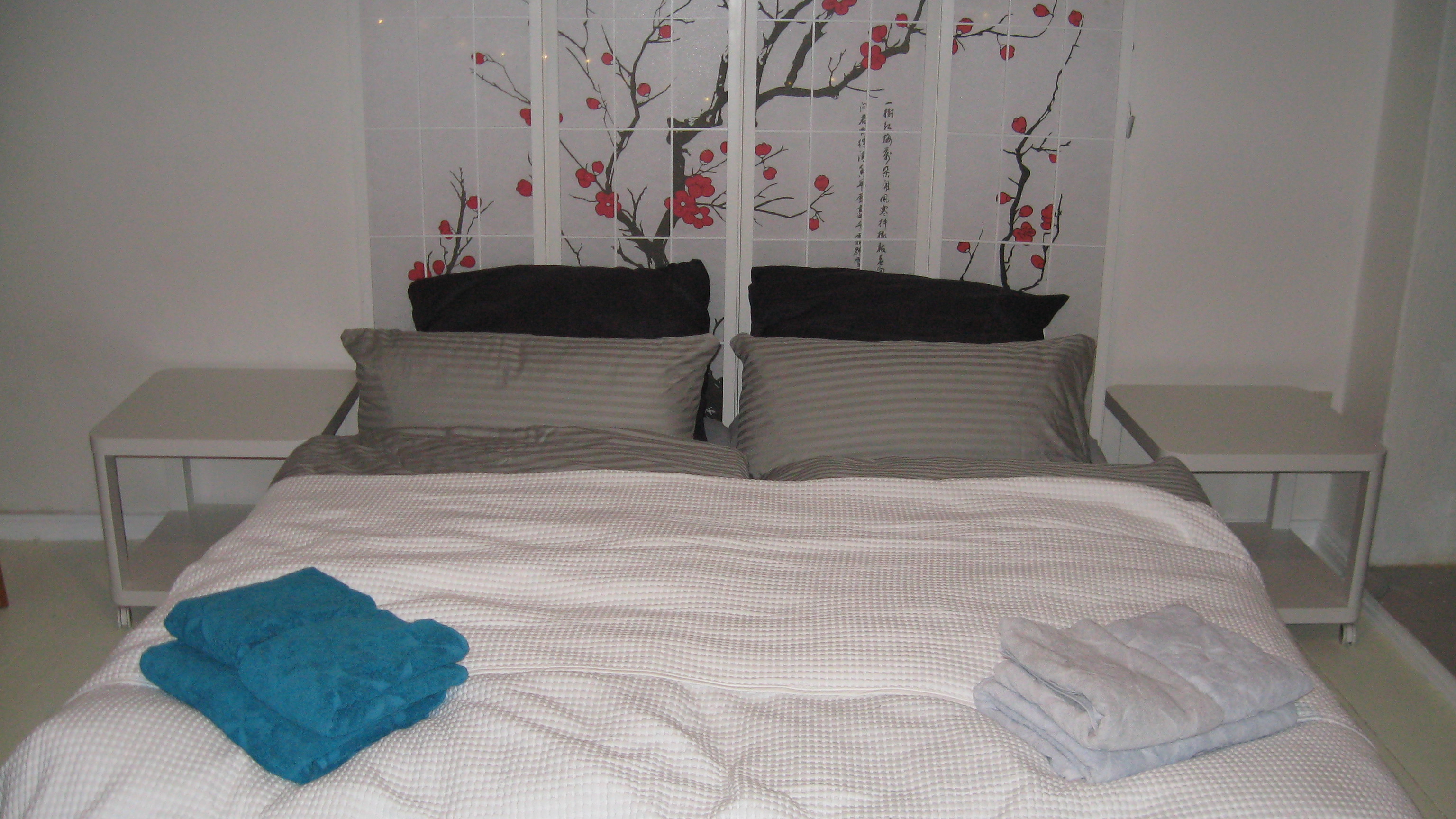 Monteurwohnung - Zimmertyp: Einzelzimmer - Falkensee - Betten, größeres Zimmer (20 qm). Können auch separat gestellt werden. - Ruhige frische Monteurwohnung für bis zu 3 Personen