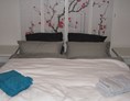 Monteurzimmer: Betten, größeres Zimmer (20 qm). Können auch separat gestellt werden. - Ruhige frische Monteurwohnung für bis zu 3 Personen