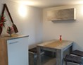 Monteurzimmer: Küche mit Esstisch - Wilseder Berg Wohnungen
