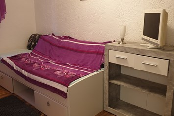 Monteurzimmer: 1-Bett-Zimmer - Wilseder Berg Wohnungen