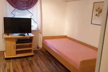 Monteurzimmer: 2-Bett-Zimmer - Wilseder Berg Wohnungen