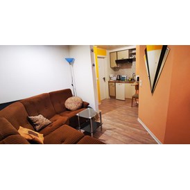 Monteurzimmer: Küchen- und Relaxbereich der Ferienwohnung (4 Personen, auch für Monteure geeignet) - Pension Linkemühle Niederfell