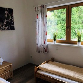 Monteurzimmer: Schlafzimmer im EG mit 2 getrennten Betten - Appartement Leitner