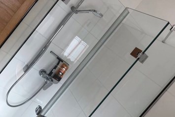 Monteurzimmer: Badezimmer Dusche - Appartement Leitner