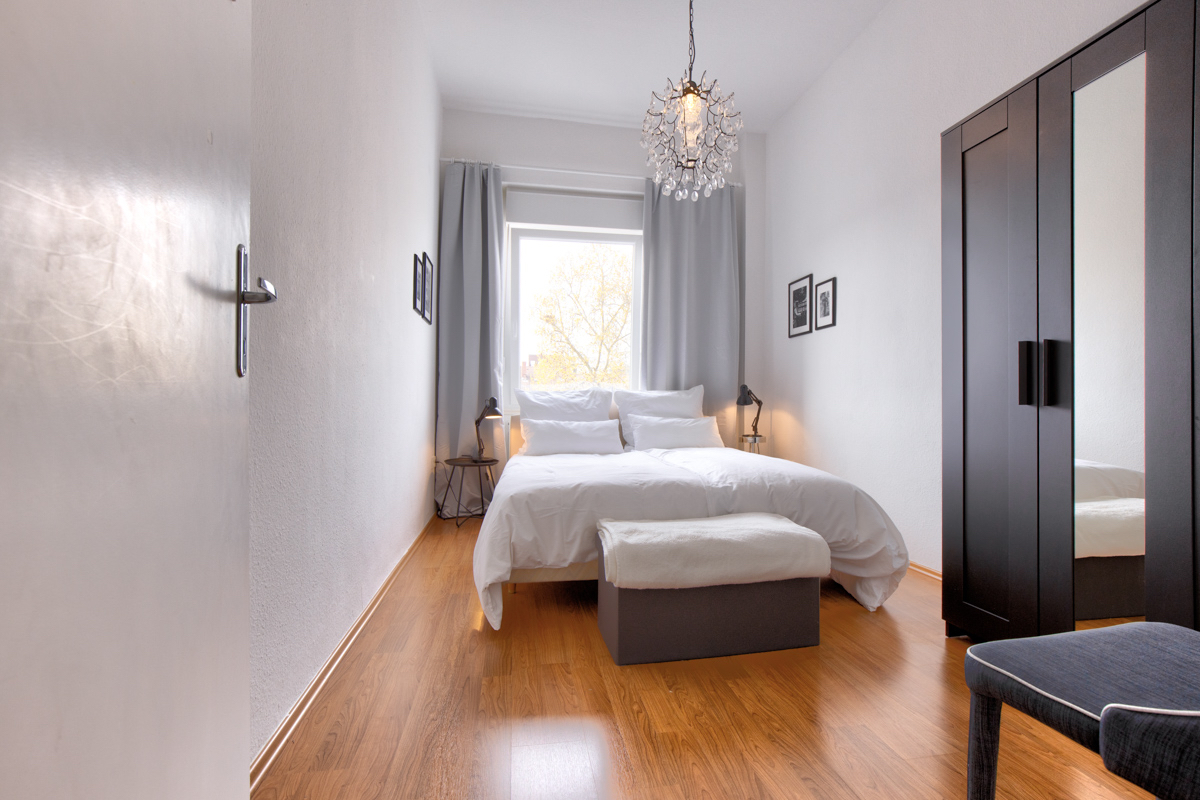 Monteurwohnung - Bettwäsche: Bettwäsche inklusive - Pfalz - Schlafzimmer mit Doppelbett - Marooms