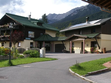 Monteurzimmer: Pleiknerhof/Leutasch-Seefeld
Preisgünstige Unterkunft für Monteure - Pleiknerhof
