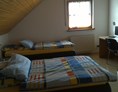 Monteurzimmer: Schlafzimmer Westseite - Schöne Ferienwohnung mit Platz für bis zu 5 Personen