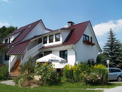 Monteurzimmer: Hausansicht Gartenseite - Gästehaus Bruns im Harz