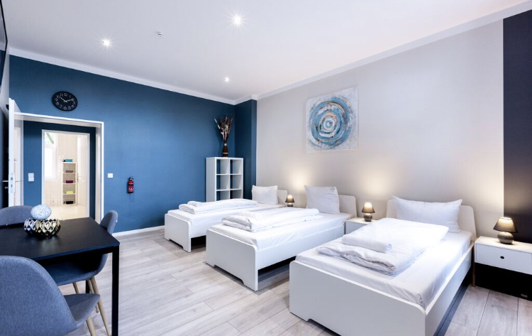 Monteurzimmer: La Corniche Apartments GmbH