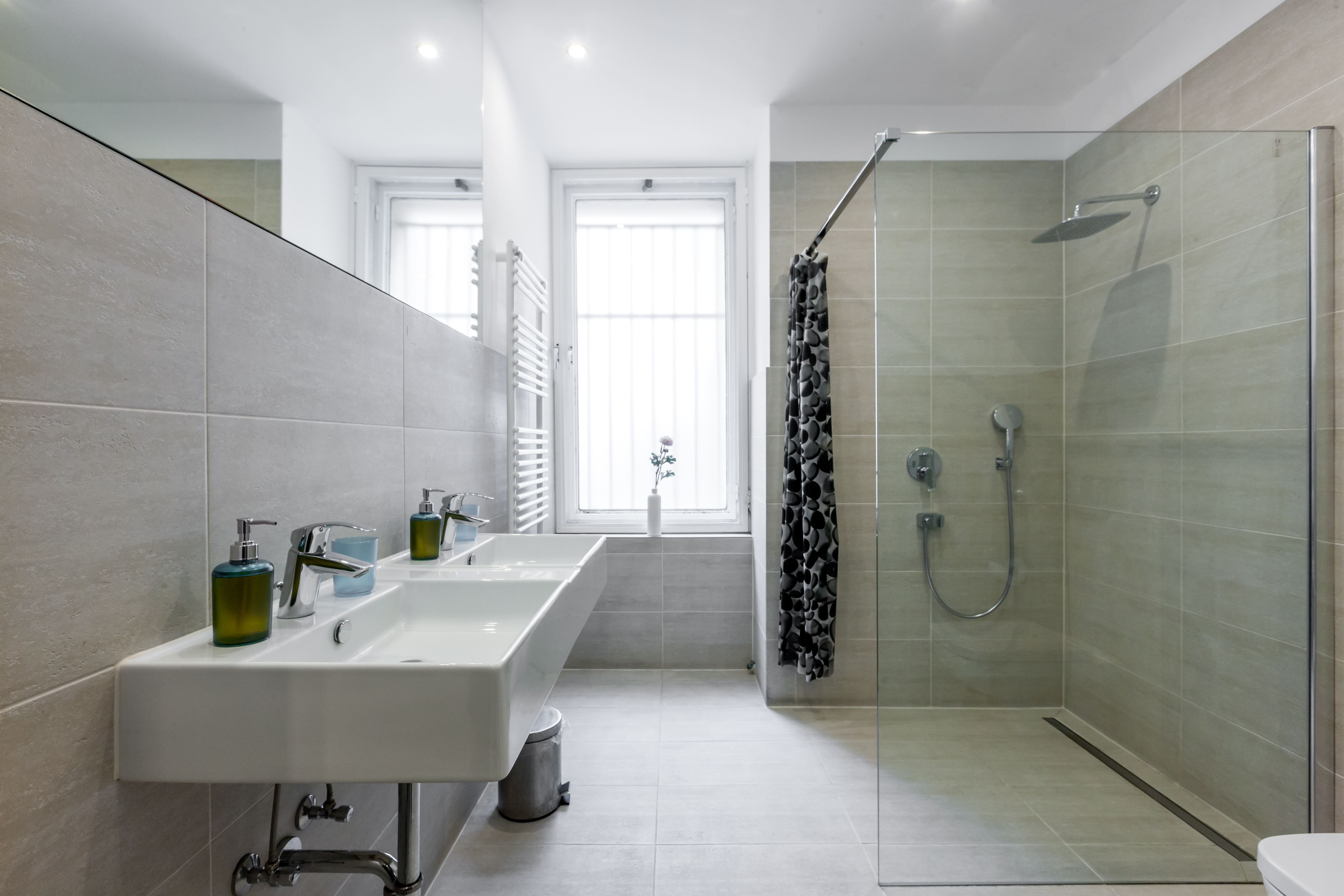 Monteurzimmer: La Corniche Apartments GmbH