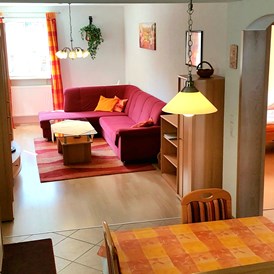 Monteurzimmer: Ferienwohnung OG 
Wohn / Eßbereich  - Ferienwohnungen Haus Kindler 