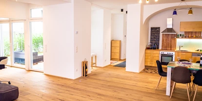 Monteurwohnung - PLZ 2482 (Österreich) - Wohnzimmer blick Terasse  - Senator-Flats Paulus