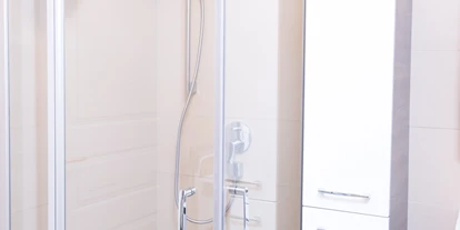 Monteurwohnung - PLZ 2482 (Österreich) - Kardinal Nagl Badezimmer, Dusche & Waschmaschine  
Kardinal Nagl  Bathroom,  shower and washing machine - Senator-Flats Kardinal Nagl