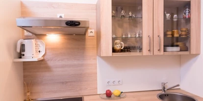 Monteurwohnung - PLZ 2482 (Österreich) - Kardinal Nagl Küche inklusive Kühl-/ Gefrierkombinationen, Kochfeld, Dunstabzugshaube ausziehbar, Mikrowelenherd, Espreomaschie, Wasserkocher, Geschirrspüler, Teller, Pfannen usw.
Kardinal Nagl kitchen including fridge / freezer combinations, hob, extractor hood, microwave oven, Espreomaschie, kettle, dishwasher, plates, pans, etc.  - Senator-Flats Kardinal Nagl