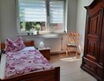 Monteurzimmer: 2 Schlafzimmer mit je 2 Einzelbetten  - Ferienwohnung Marschall Schweinfurt Hassfurt