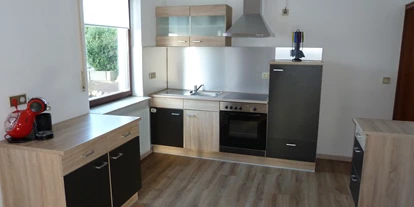 Monteurwohnung - Bad Teinach-Zavelstein - Küche und Esszimmer, hier steht zusätzlich ein Schlafsofa, welches bei Bedarf von einer Person genutzt werden kann. - Monteur- /Ferienwohnung Grabs