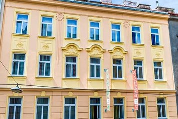 Monteurzimmer: Jugendstilhaus in ruhiger Seitenstraße - Apartment Top 5 mit 70 m2