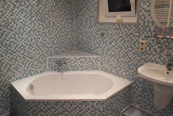 Monteurzimmer: Badewanne - Wohnen Bei Bolten Wohnung 1