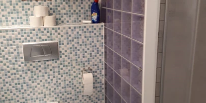 Monteurwohnung - PLZ 52379 (Deutschland) - Badezimmer mit Dusche und WC - Wohnen Bei Bolten Wohnung 1