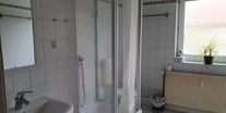 Monteurwohnung - Zimmertyp: Einzelzimmer - Pulsnitz -   1 Badezimmer 1. OG - Ferienhaus- und Zimmervermietung Petra Hähnel