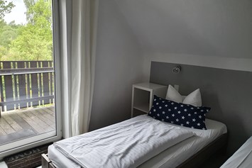 Monteurzimmer: 1 DZ mit Balkon Gästehaus 4 - Ferienhaus- und Zimmervermietung Petra Hähnel