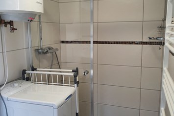 Monteurzimmer: Badezimmer Gästehaus 4 - Ferienhaus- und Zimmervermietung Petra Hähnel