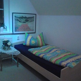 Monteurzimmer: Beispielfoto unserer Einzelbetten variiert je nach Unterkunft! - REXROOMS