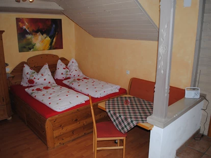 Monteurwohnung - Art der Unterkunft: Apartment - Österreich - Kristina Apartment, ca. 35 qm,
Doppelbett, mit Sitzgruppe für 2 Personen und Küchennische - Gaestehaus Katharina
