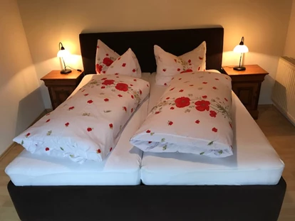 Monteurwohnung - Art der Unterkunft: Apartment - Österreich - Katharina Apartment, ca. 55 qm
Doppelbett-Schlafzimmer mit Zugang zu Bad - WC/Dusche - Gaestehaus Katharina