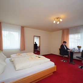 Monteurzimmer: Doppelzimmer - Hotel Zum Löwen