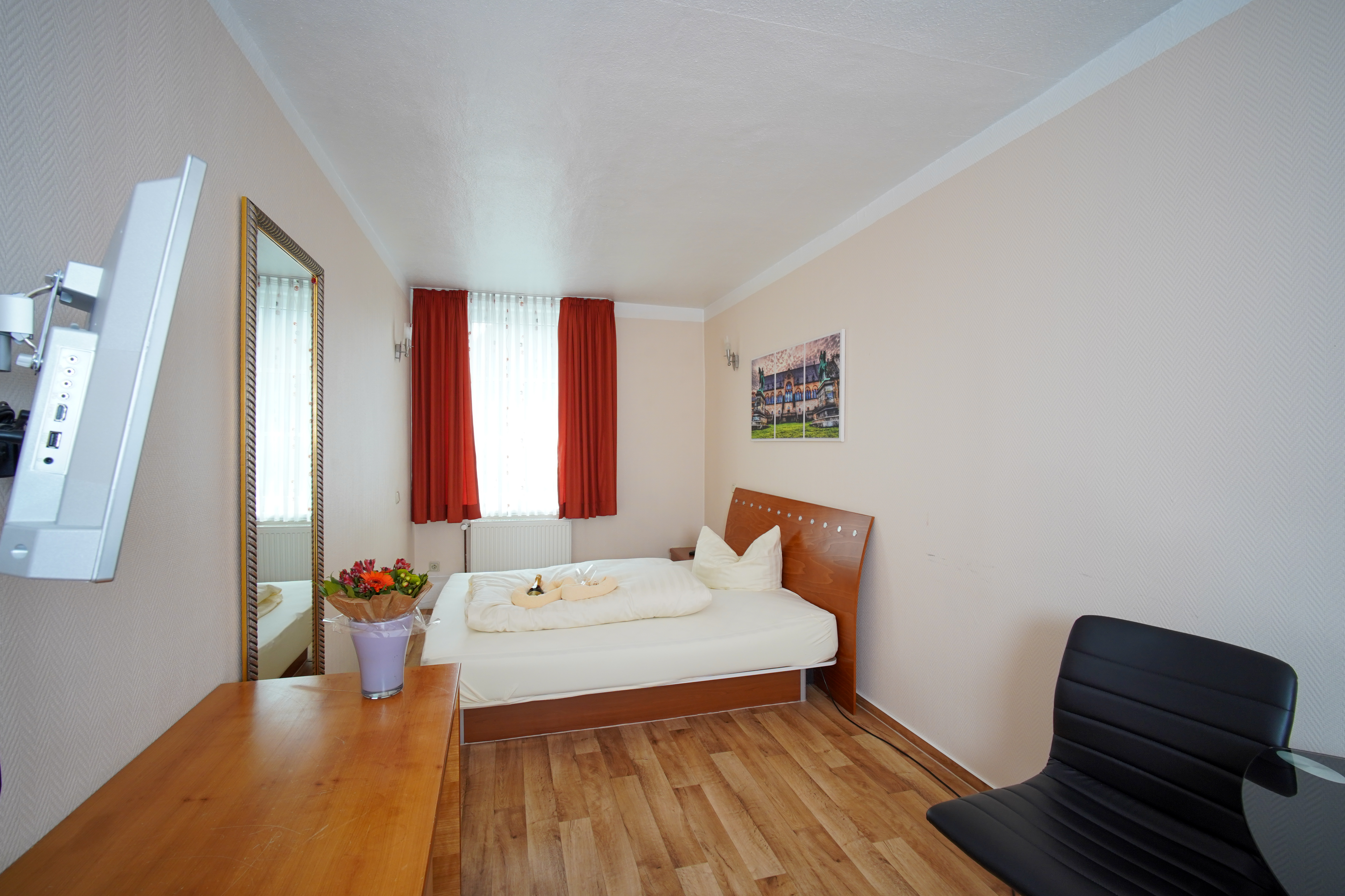 Monteurzimmer: Doppelzimmer - Hotel Zum Löwen