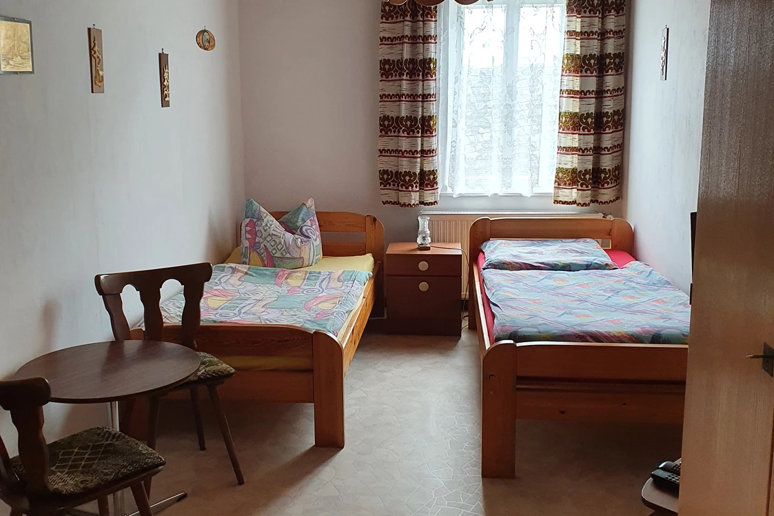 Monteurzimmer: Zweibett-Zimmer in Wohnung 2 - Gästehaus Weißes Lamm