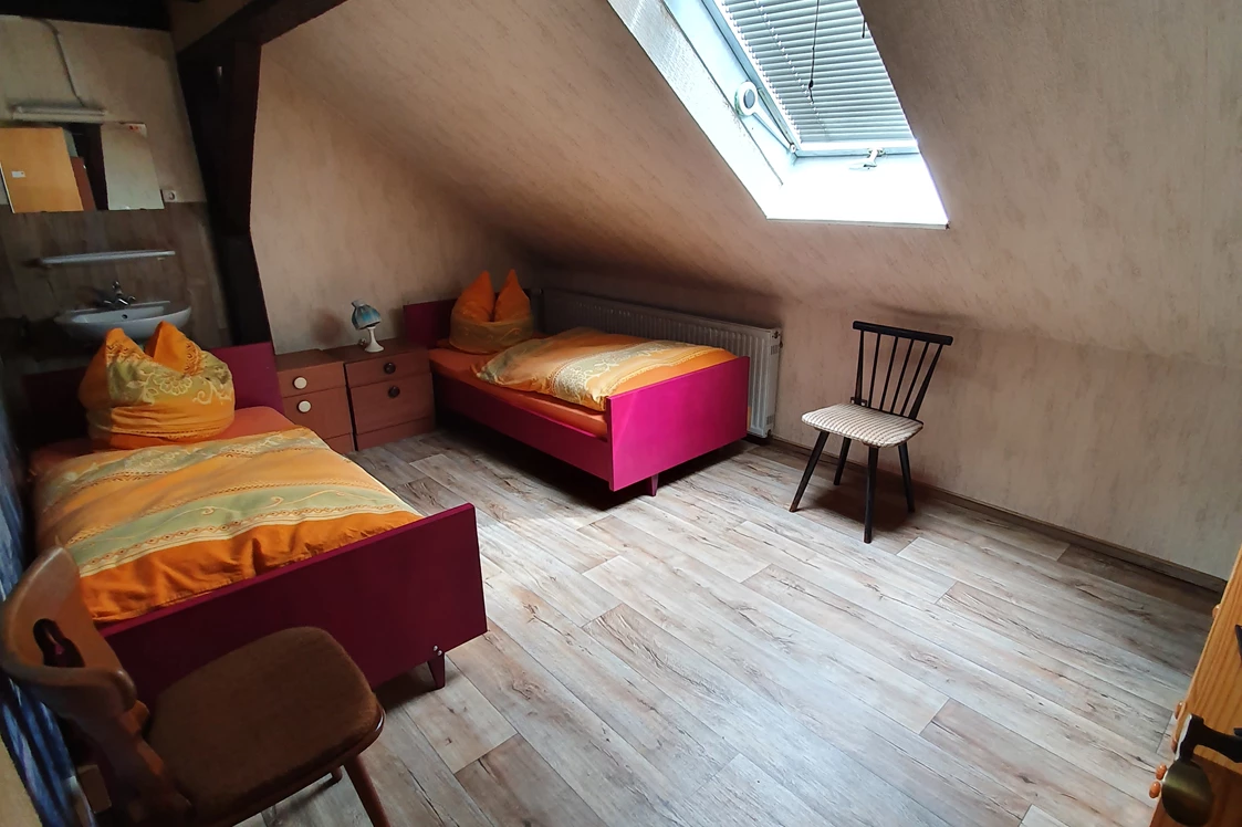 Monteurzimmer: Zweibett-Zimmer in Wohnung 1 - Gästehaus Weißes Lamm
