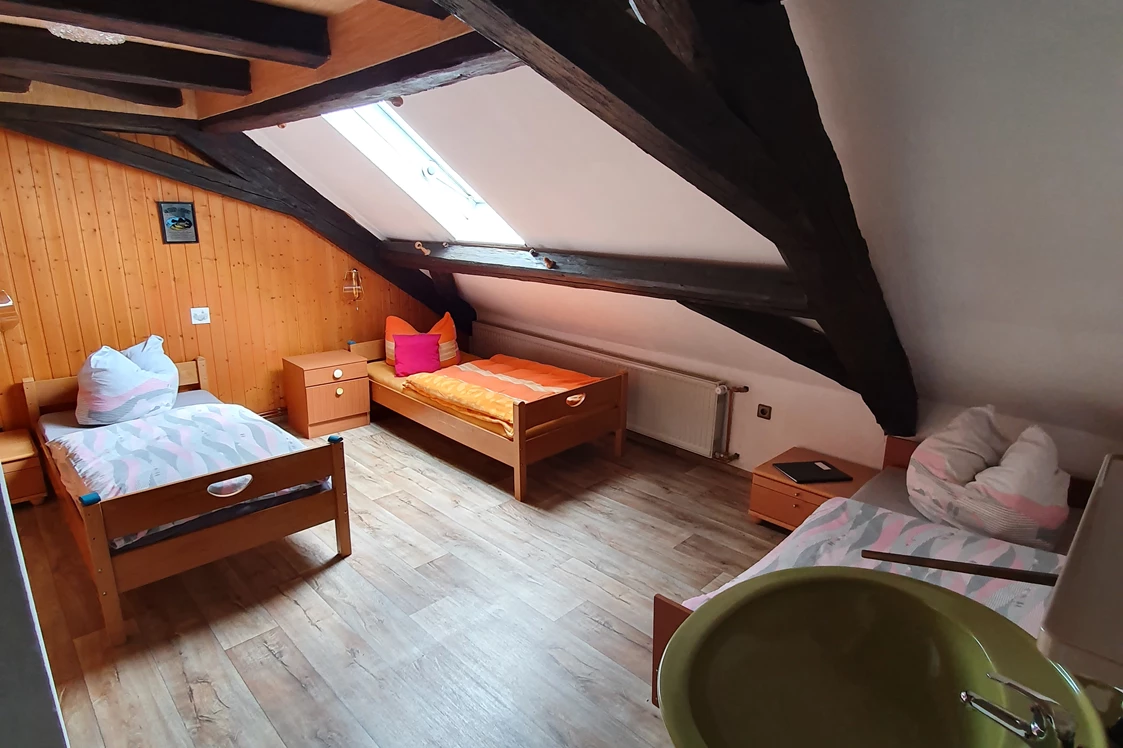 Monteurzimmer: Dreibett-Zimmer in Wohnung 1 - Gästehaus Weißes Lamm
