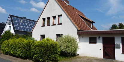 Monteurwohnung - Hund erlaubt - Flusslandschaft Elbe - Straßenseite - Ferienhaus Adendorf